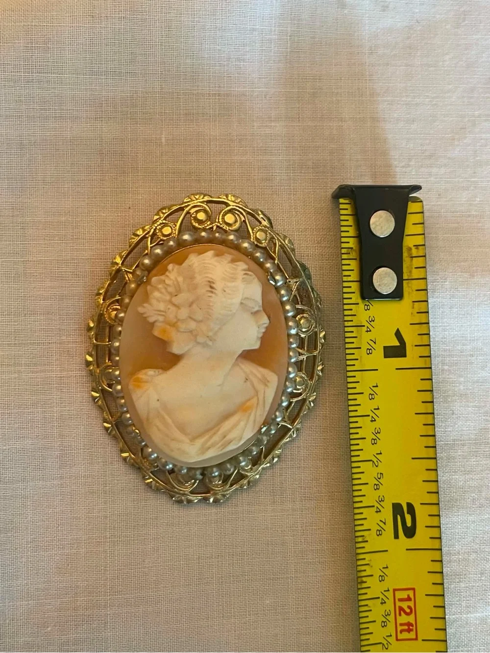 Elegant Gold-Tone Cameo Brooch with Cream Profile